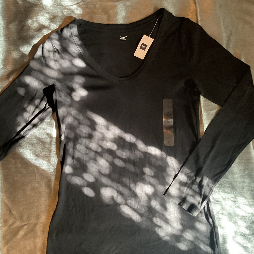 GAP Women's Elegant Black Long Sleeve Tee